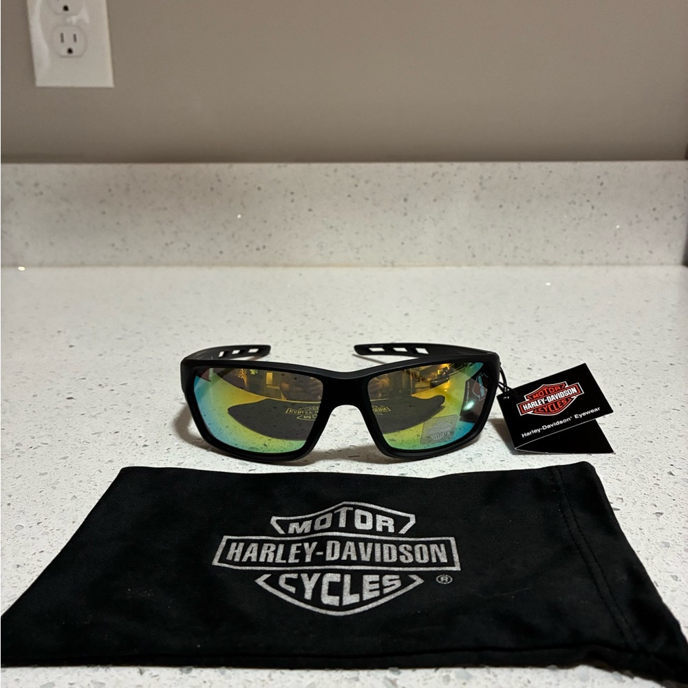 Harley-Davidson Black Sunglasses with Dark Lenses